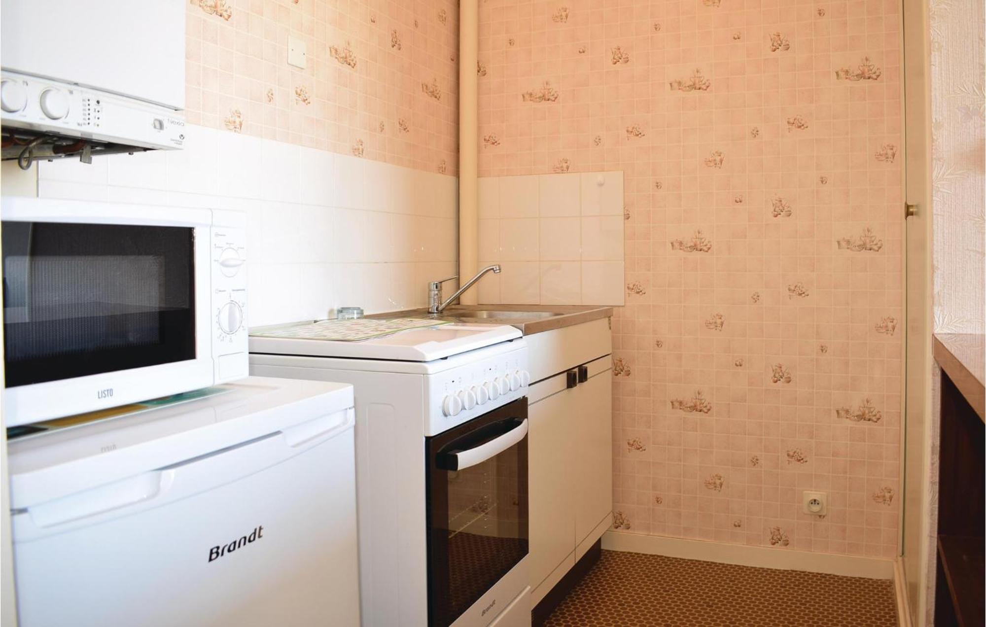 1 Bedroom Nice Apartment In Grandcamp Maisy Dış mekan fotoğraf
